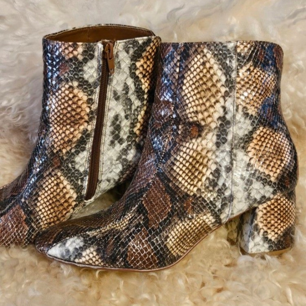 Y2K 2000s Faux Snakeskin Ankle Boots By CHINESE LAUNDRY Size 8.5